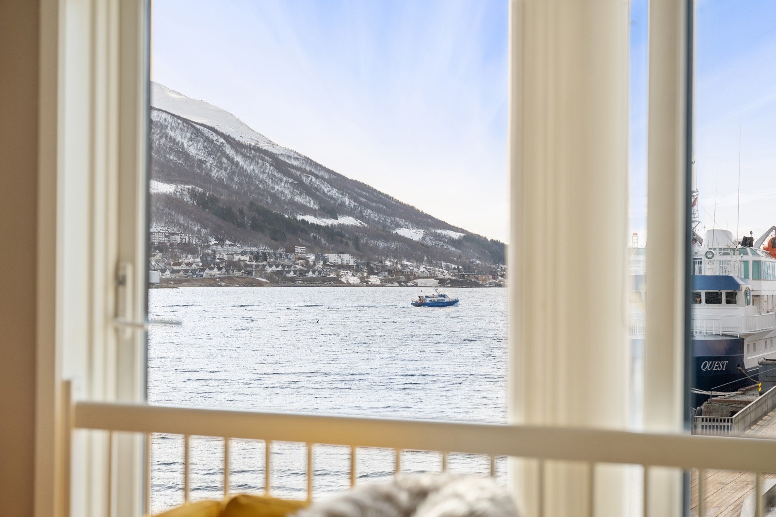 Velkommen til Sjøstranda 125 - Presentert av Inger Alette Eira i Sne Eiendomsmegling!