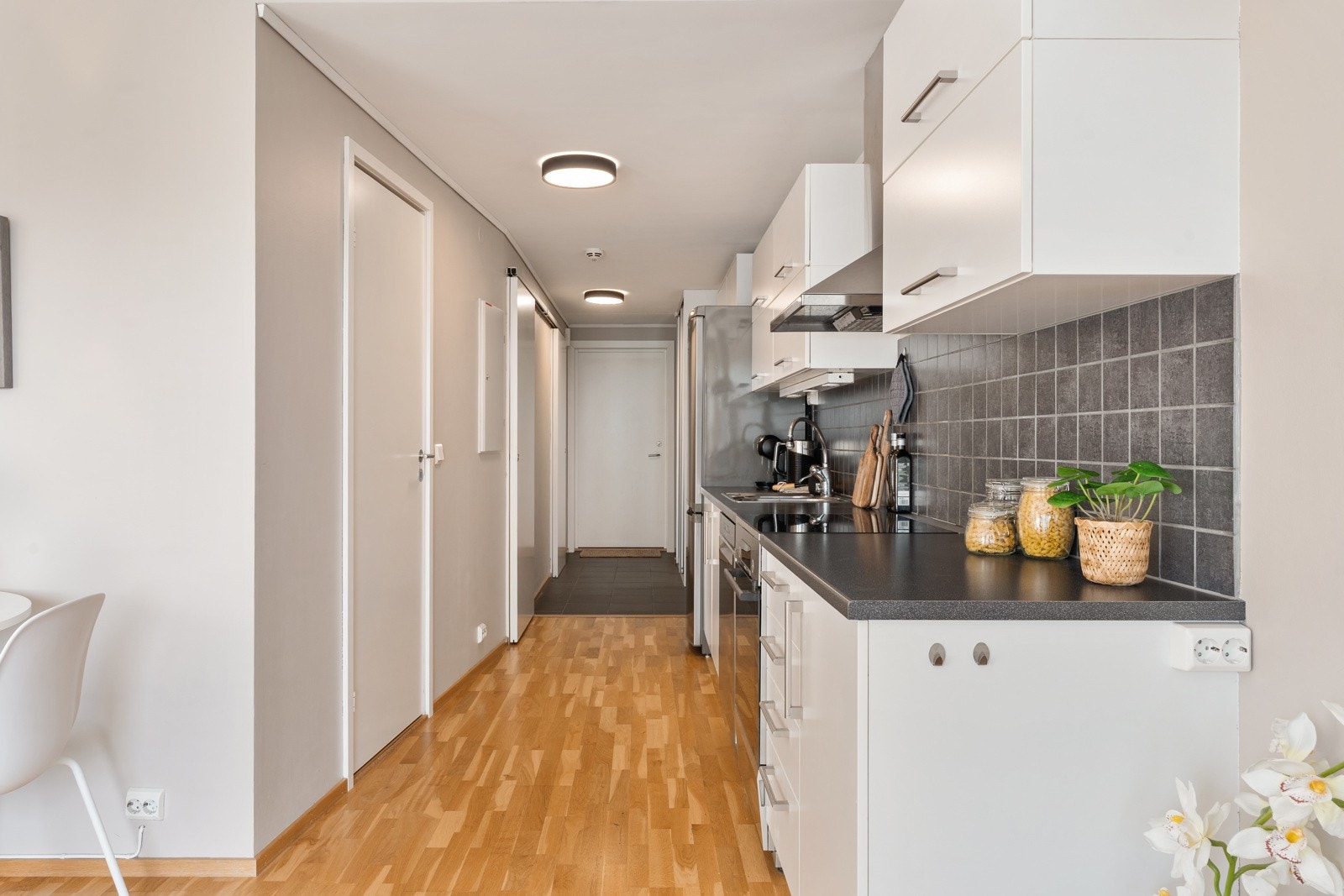 En lettstelt leilighet med etterspurt beliggenhet. En perfekt bolig for både førstegangskjøpere, par og pendlere.