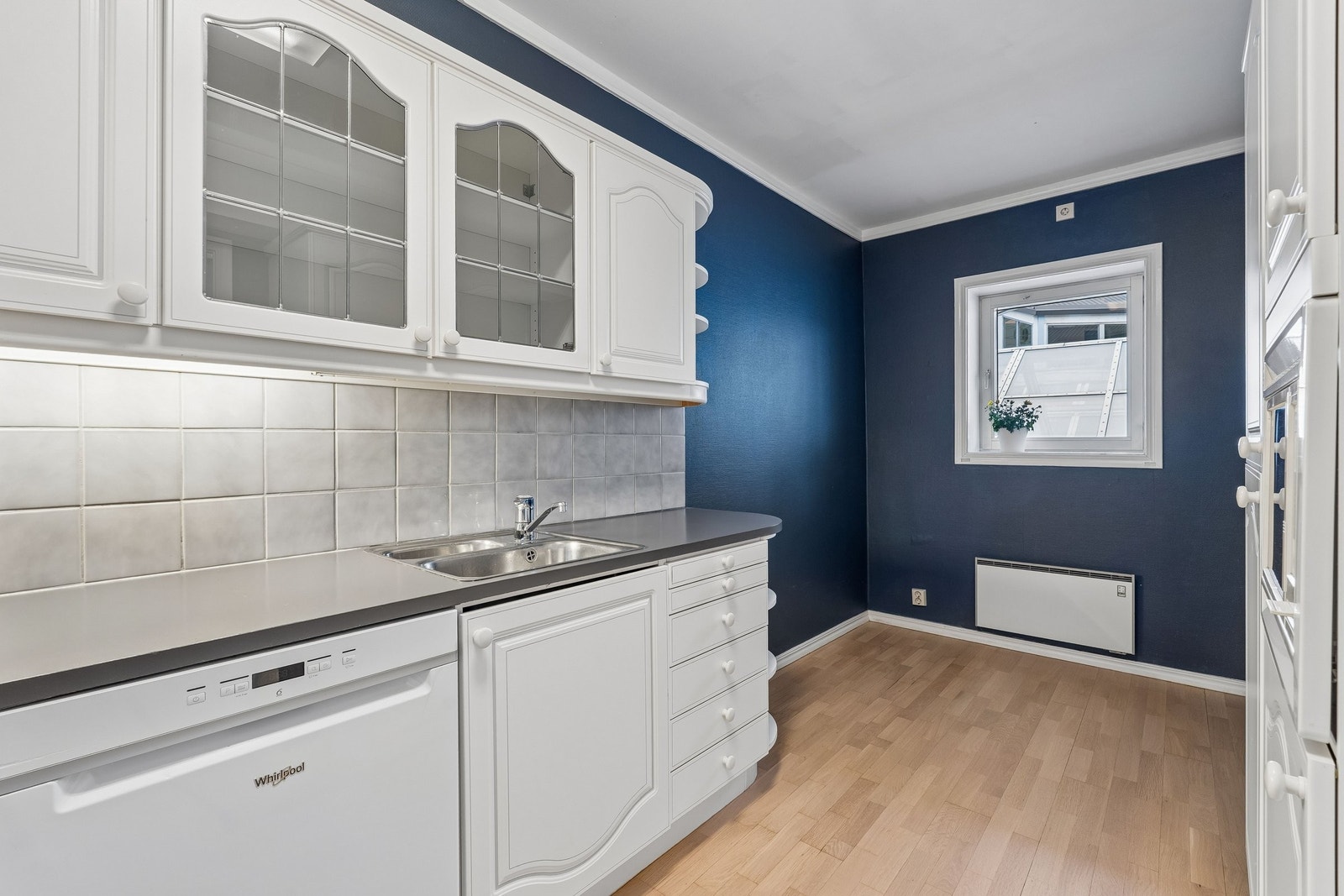 Kjøkken med plass til spisebord Galleribilde