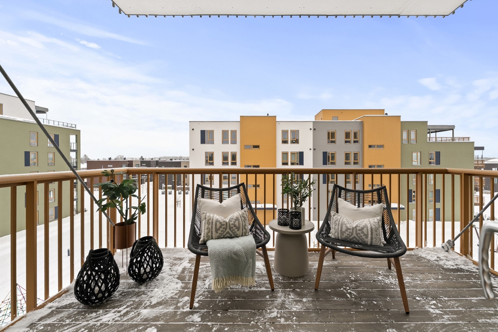 Fra stuen er det utgang til en solrik balkong på ca. 7 kvm. Galleribilde