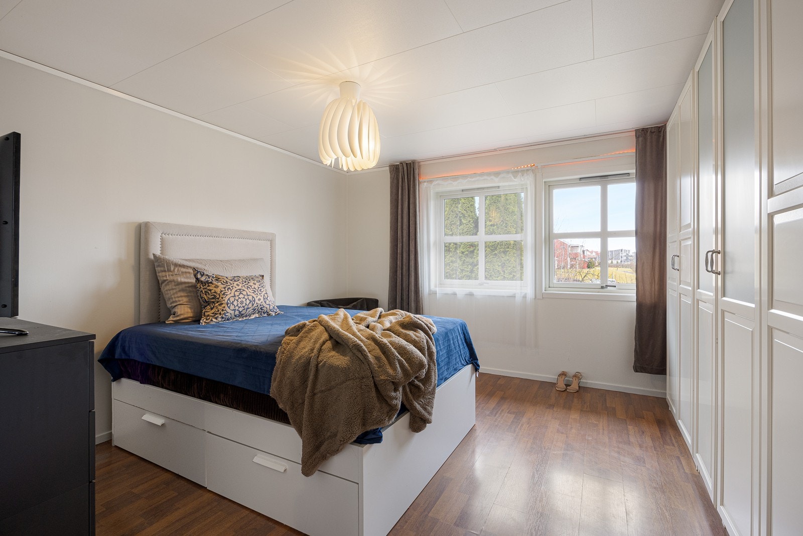 Soverommene er av god størrelse - hvorav ett av rommene har en stor, god garderobeløsning. Galleribilde