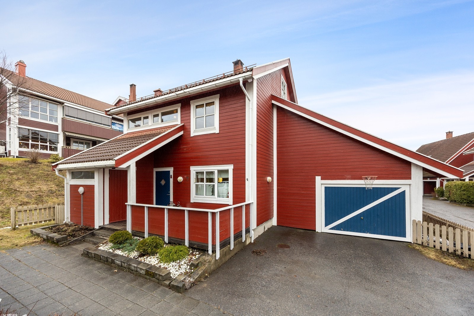 Andelsboligen ligger i et populært og barnevennlig boligområde med kort vei til alle sentrumsfasiliteter. Galleribilde