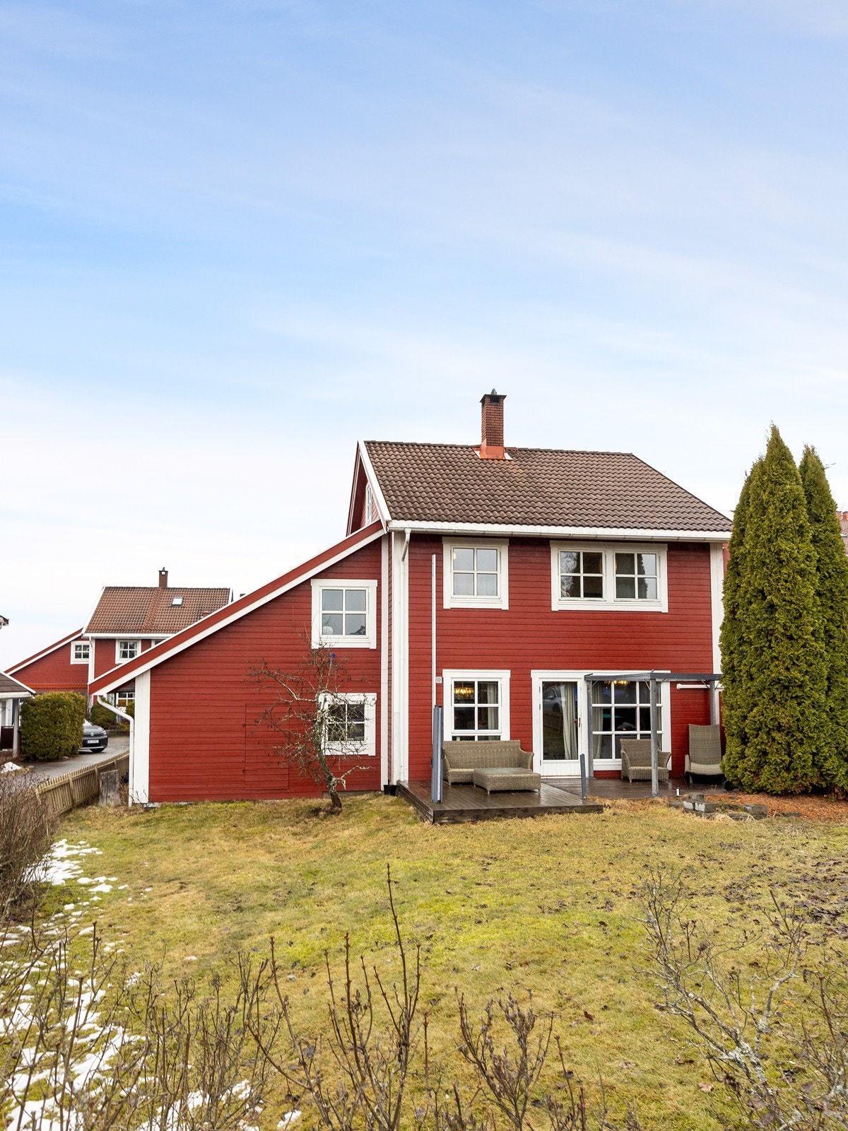 Fra leiligheten har du gangavstand til alt du måtte trenge av dagligdagse fasiliteter og servicetilbud med Årnes sentrum ca. 10 min. gange unna. Galleribilde