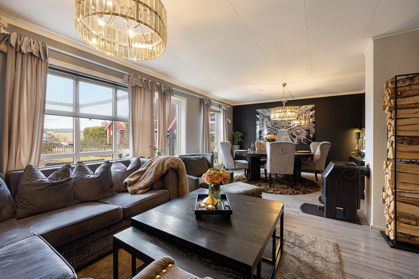 Stuen oppleves som lun, innbydende og koselig. Galleribilde