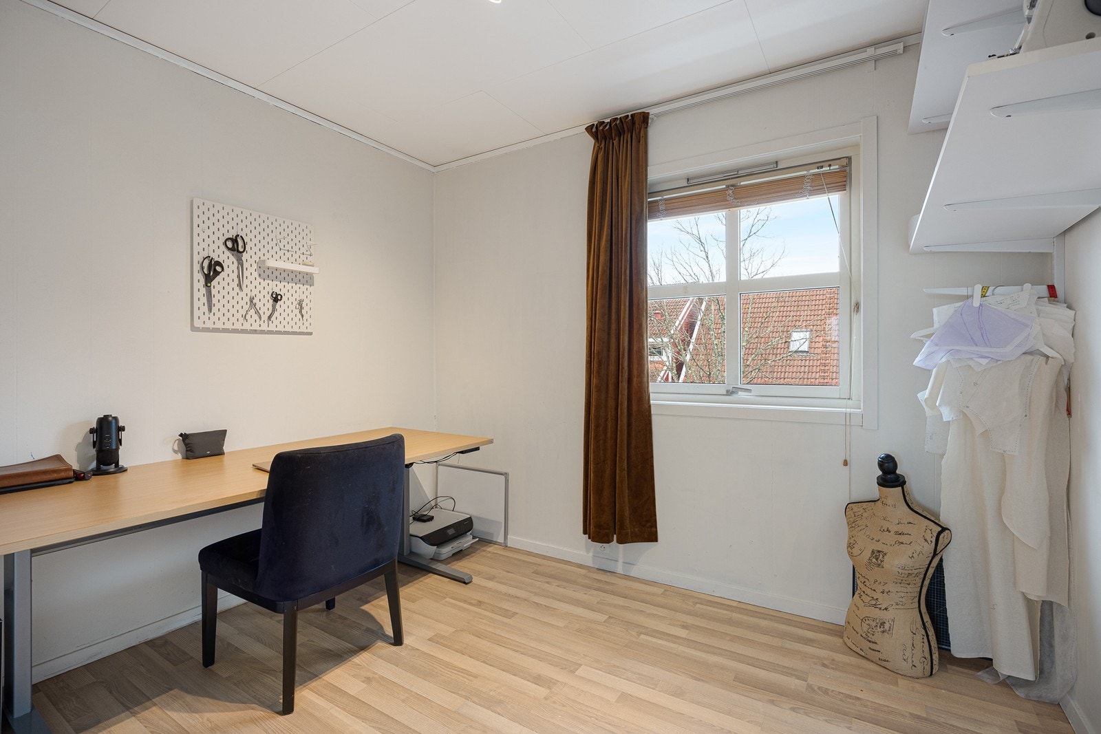 Rommene har sprossevinduer - med et godt, naturlig lysinnslipp. Galleribilde