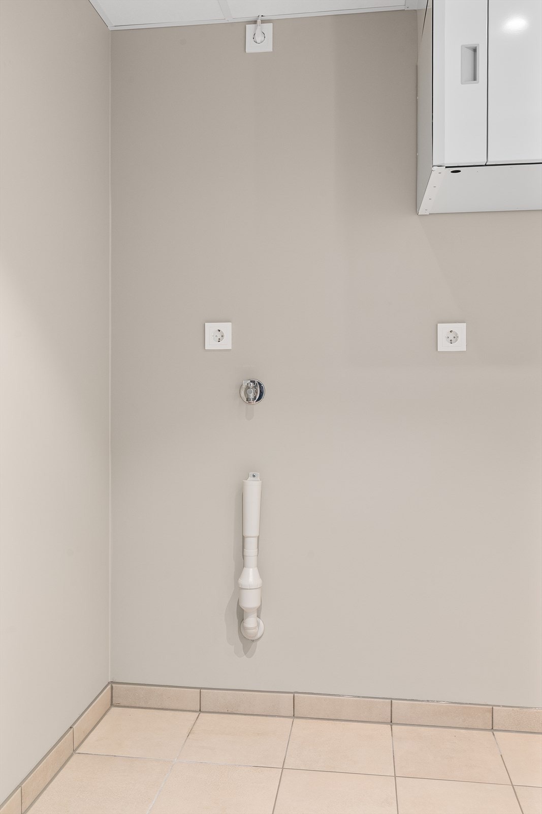 Opplegg for vaskemaskin på vaskerommet. Galleribilde