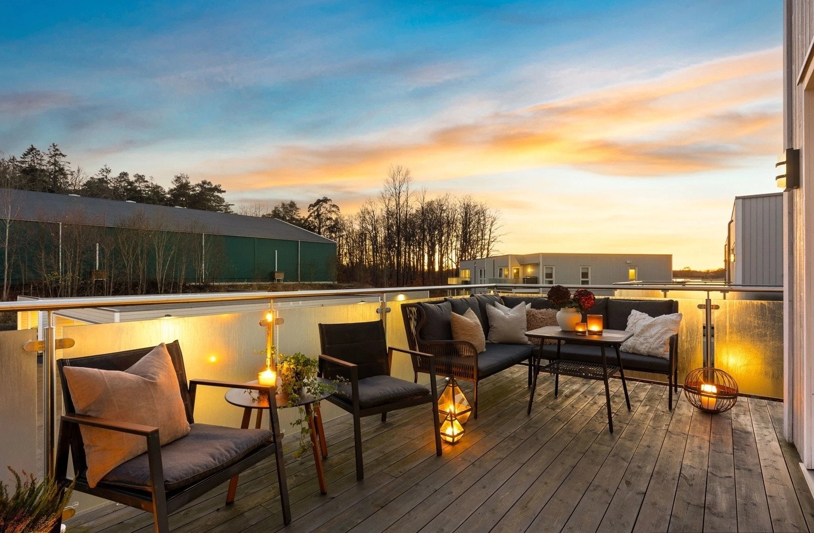 Her er det god plass til en komfortabel sittegruppe for fine dager. Galleribilde