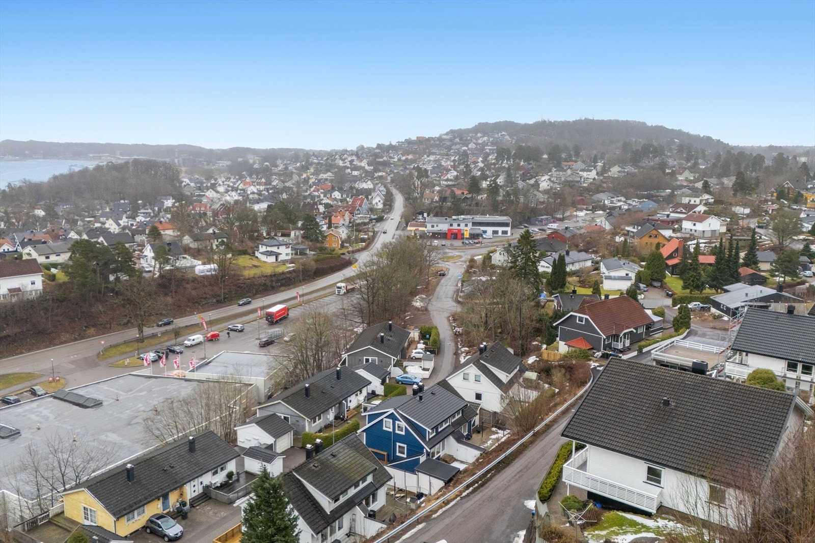 Kort vei til dagligvarehandel, med blant annet Meny Dampejordet kun 6 minutter unna. Galleribilde