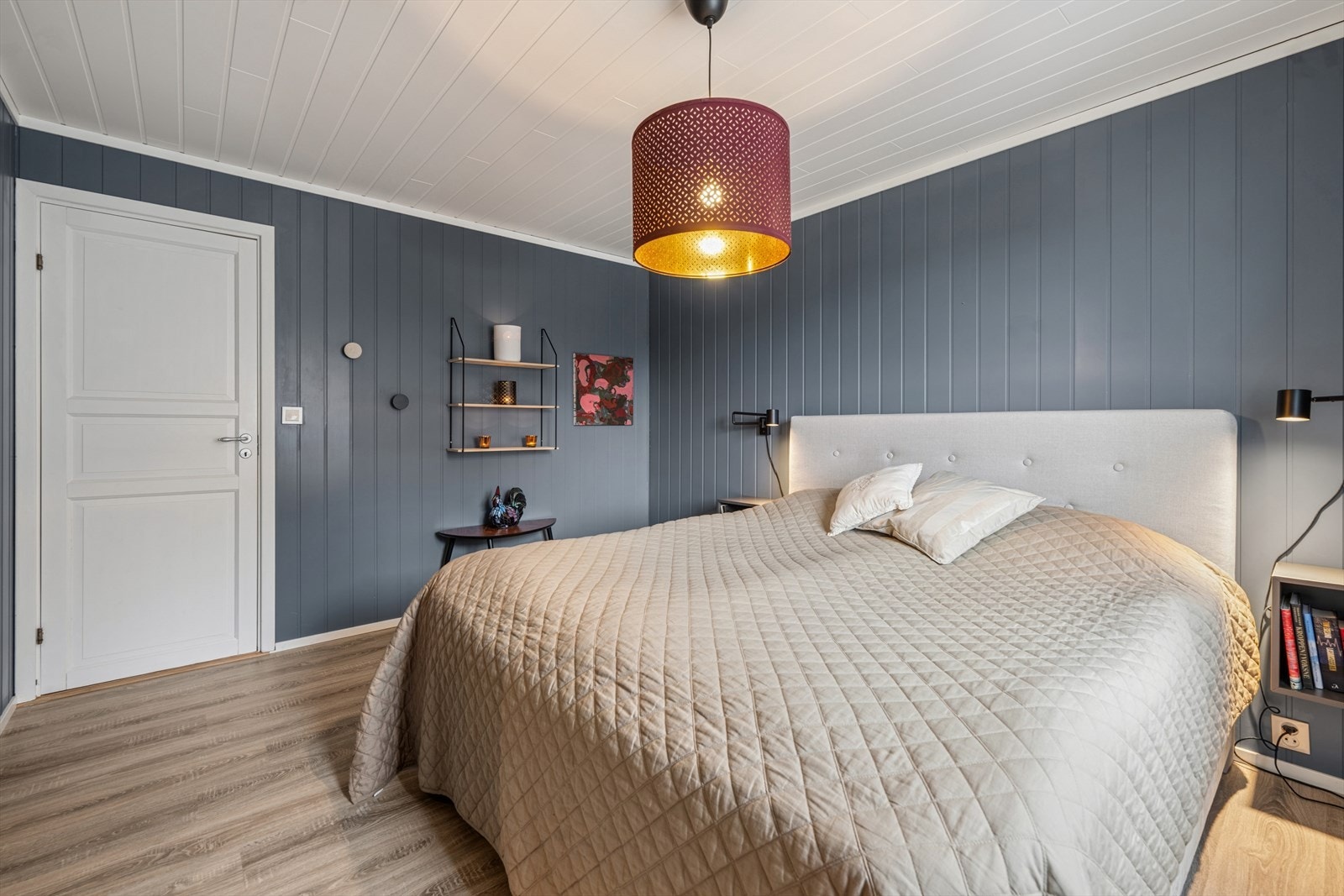 Rommet har god plass til dobbeltseng og tilhørende møblement. Galleribilde