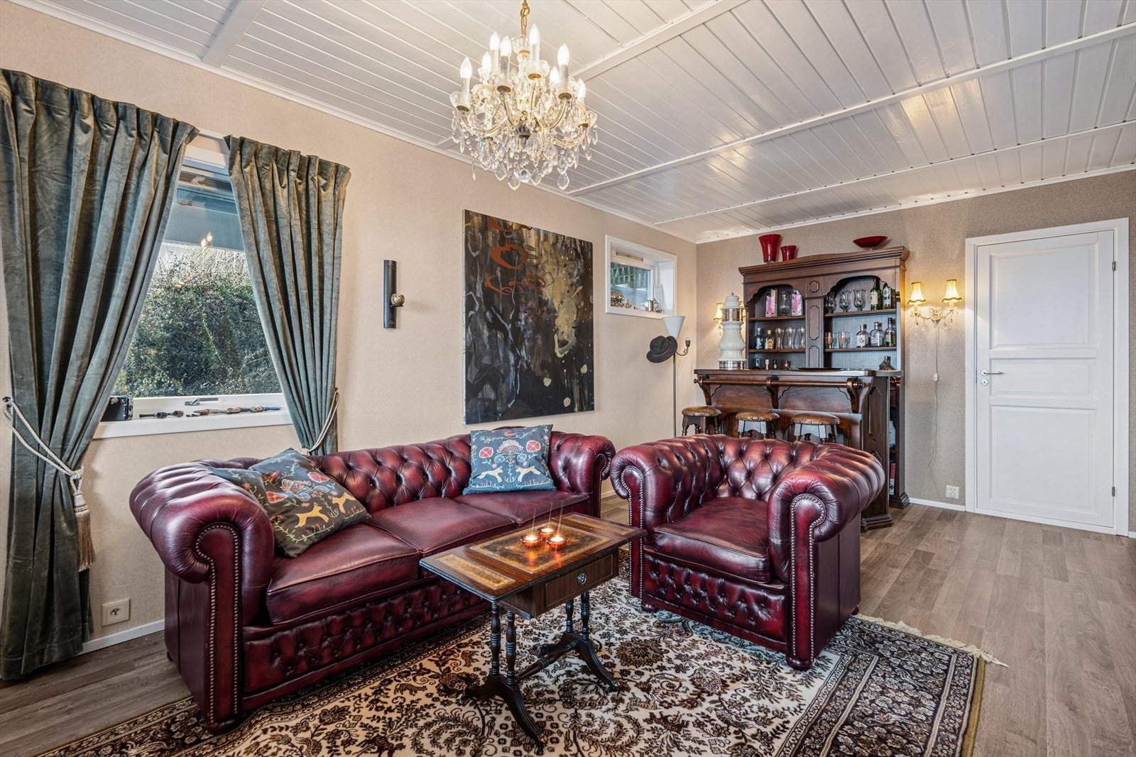 Kjellerstuen er delvis utvidet uten godkjennelse (Se punkt under ferdigattest) Galleribilde