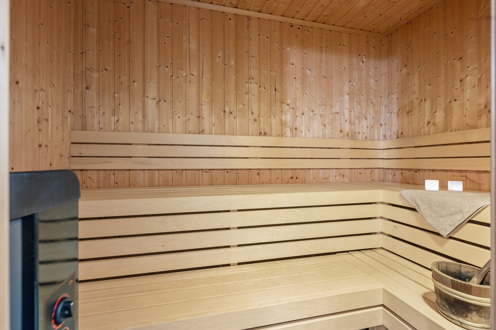 Egen badstue med trepanel og badstuovn fra 2017. Galleribilde