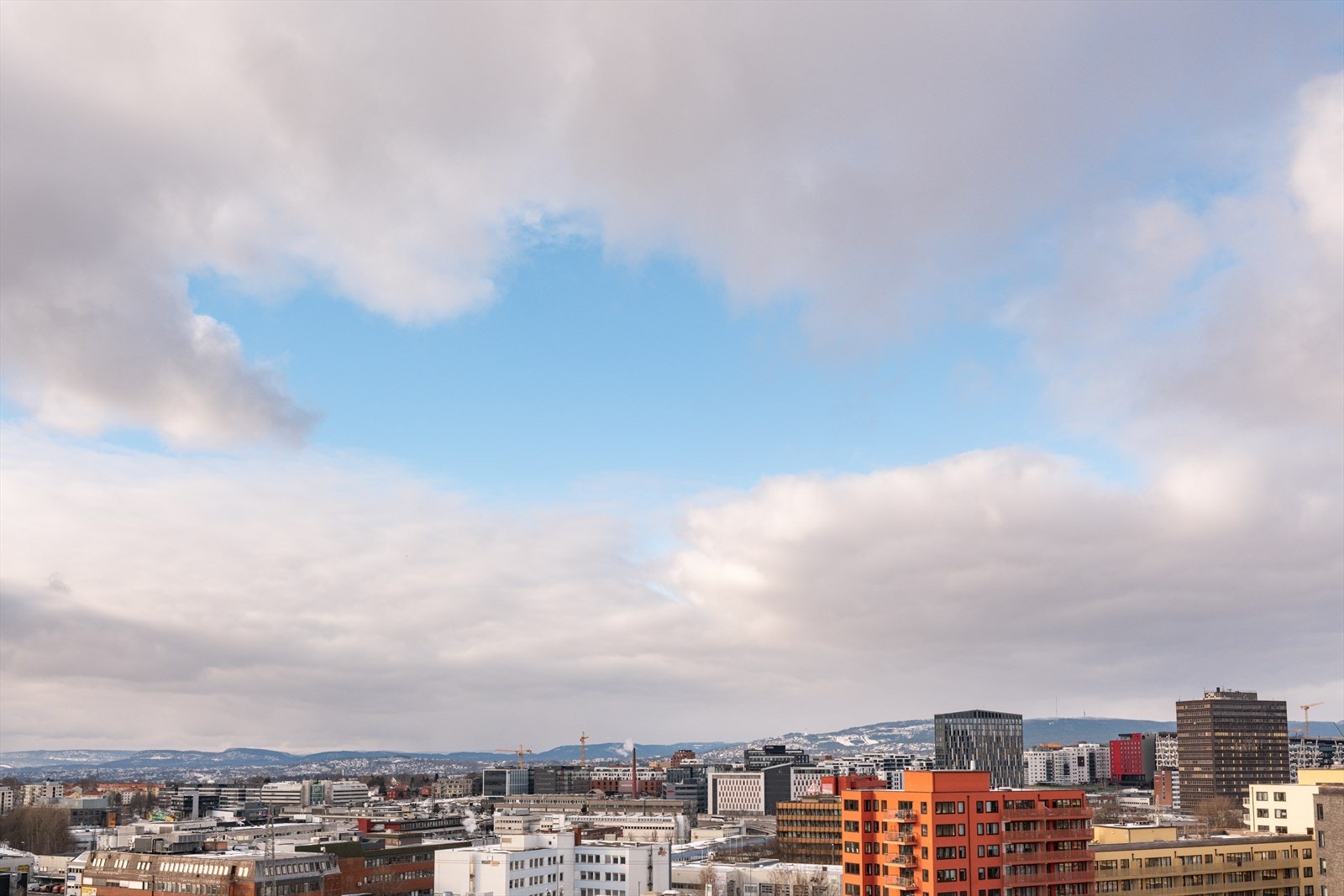 Nydelig utsikt utover byen! Galleribilde