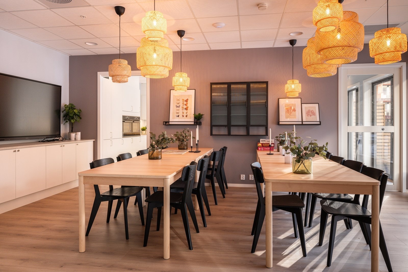 Beboerne får tilgang til mange flotte fellesrom. Perfekt om man vil invitere venner og familie til sosiale lag. Galleribilde