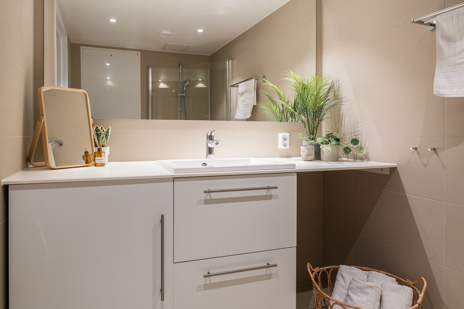 Det er opplegg for vaskemaskin på badet. Galleribilde