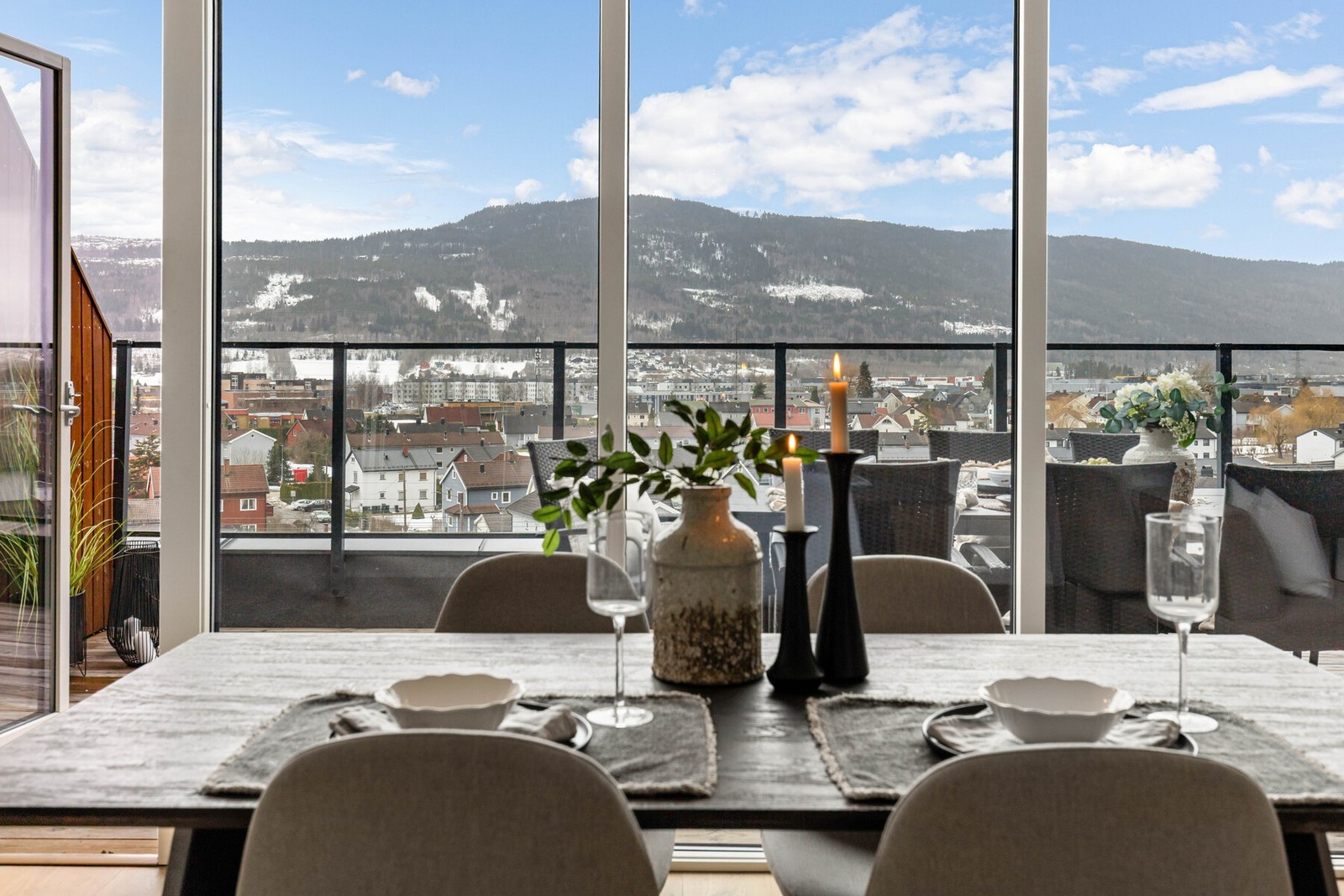 Her har du god utsikt rett fra spisebordet! Galleribilde