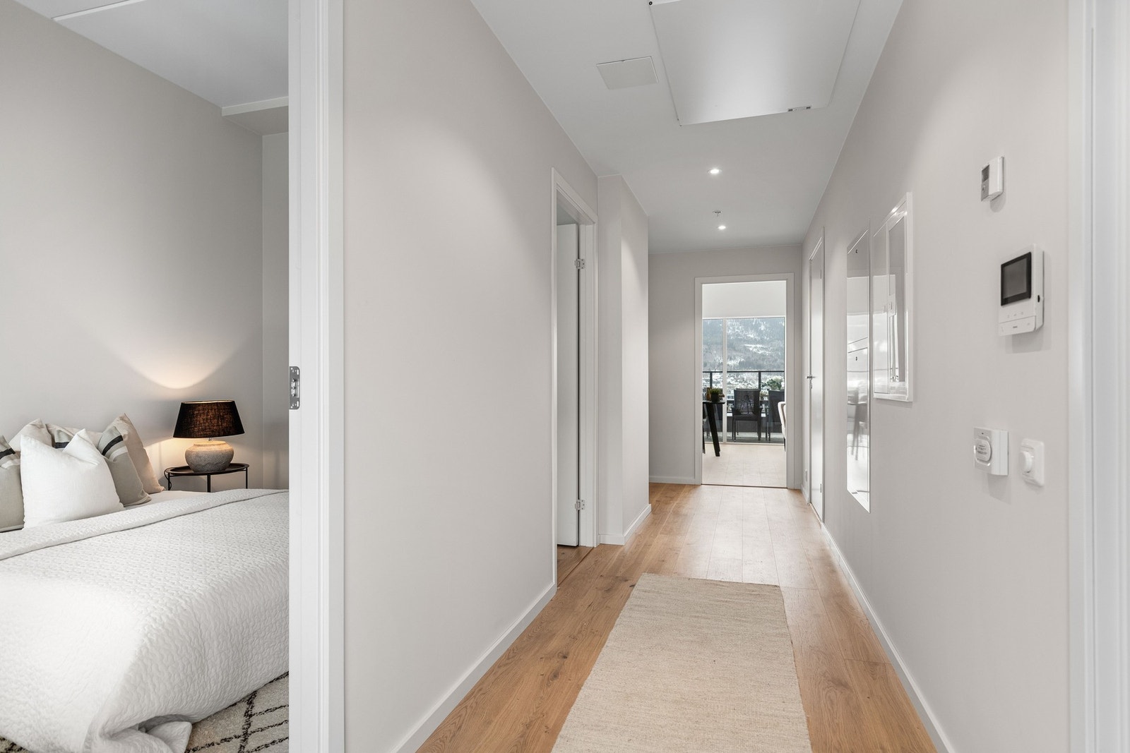 Enkel tilgang til alle rom fra gangen Galleribilde