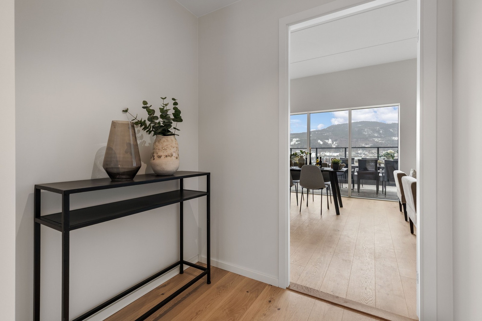 God flyt mellom stue/oppholdsrom og til resten av leiligheten Galleribilde