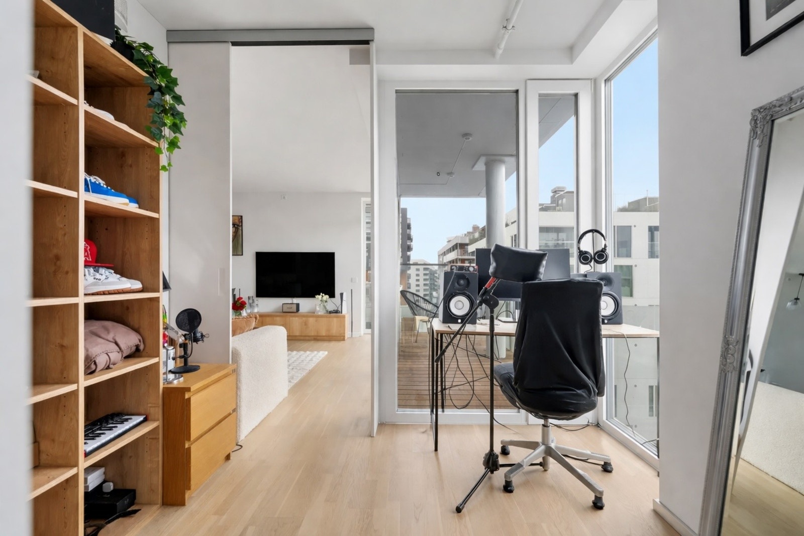 Soverom/kontor med adkomst fra stuen Galleribilde