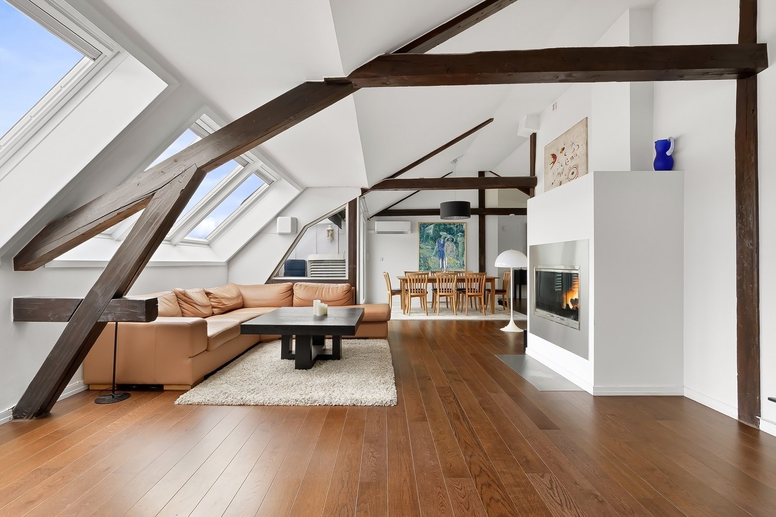 Klassisk toppleilighet på loft uten sjenerende skråtak Galleribilde