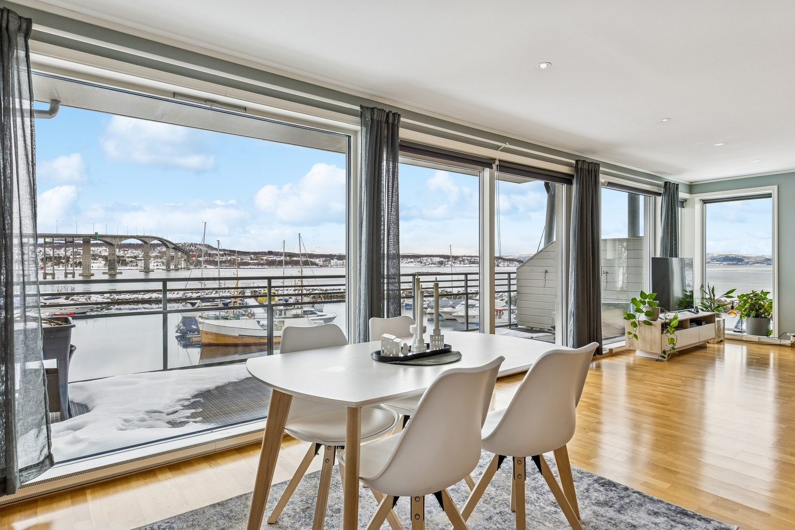 Utsikt og stue Galleribilde