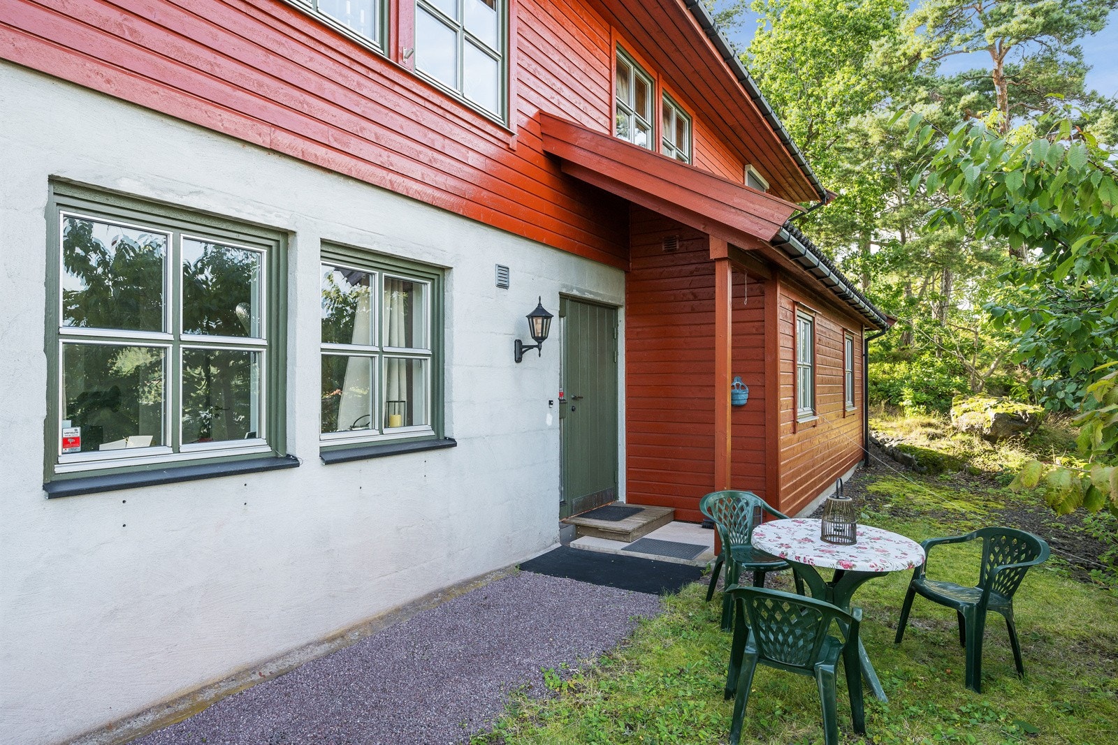 I underetasjen er det hybel med egen inngang. Galleribilde