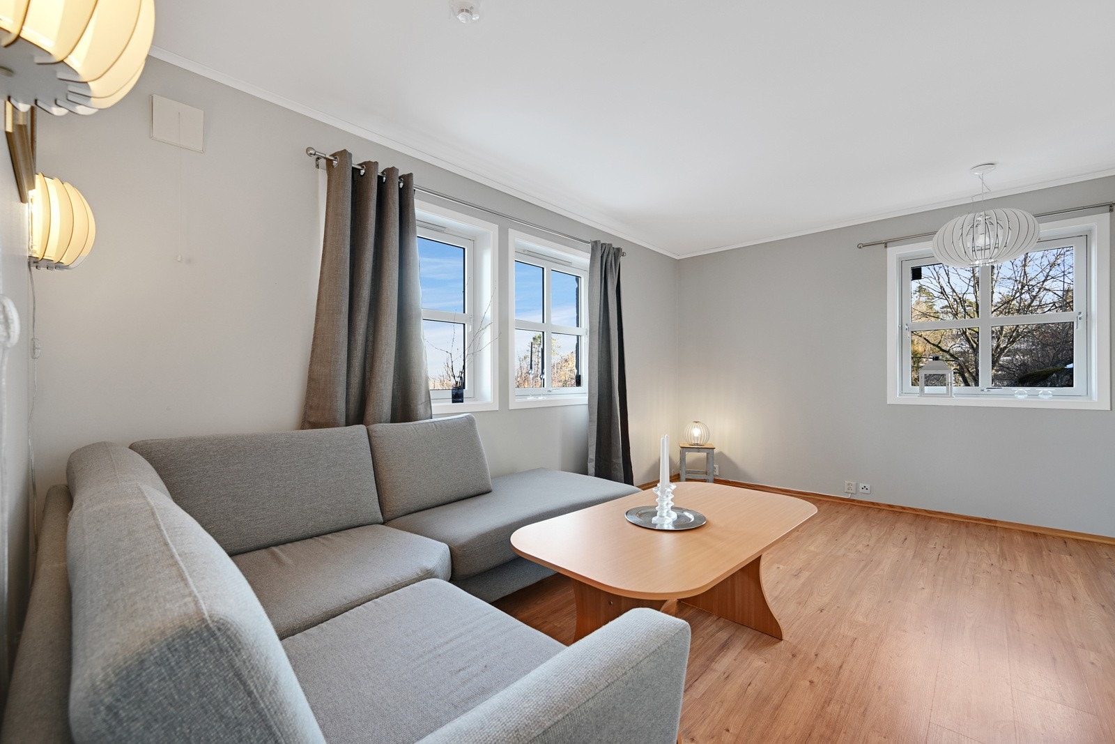 Stue i hybelen med vedovn. Galleribilde