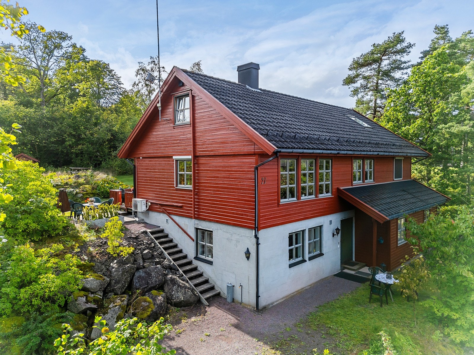 Stor og flott enebolig med utleiedel i underetasjen. Galleribilde