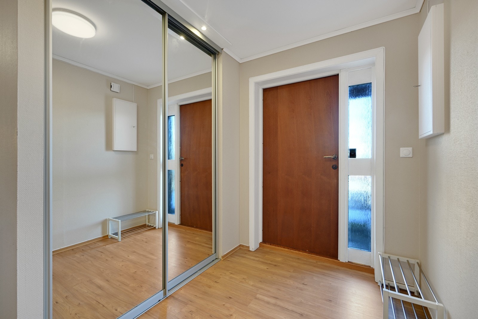 Hybeldelen har egen inngangsdør. Galleribilde