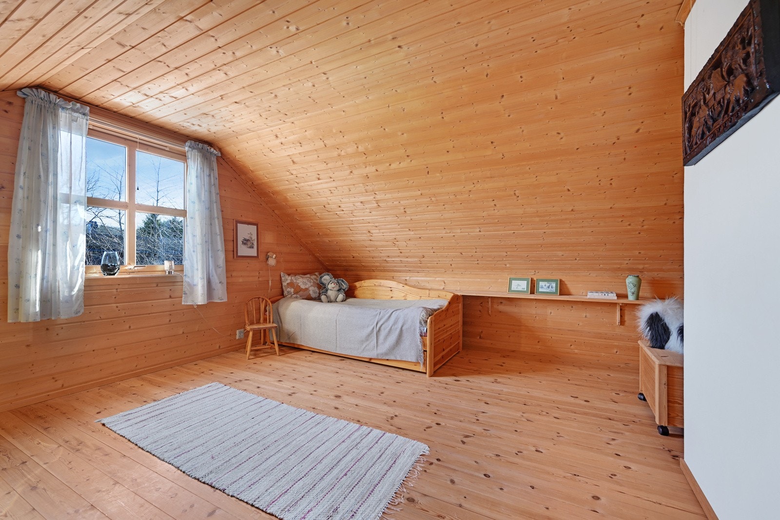 I loftetasjen finner vi to soverom og gang/garderobe. Galleribilde