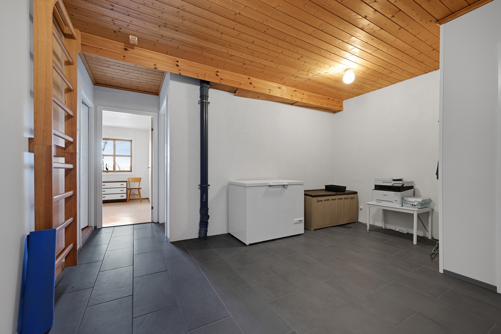 Bod/gang i underetasjen. Galleribilde