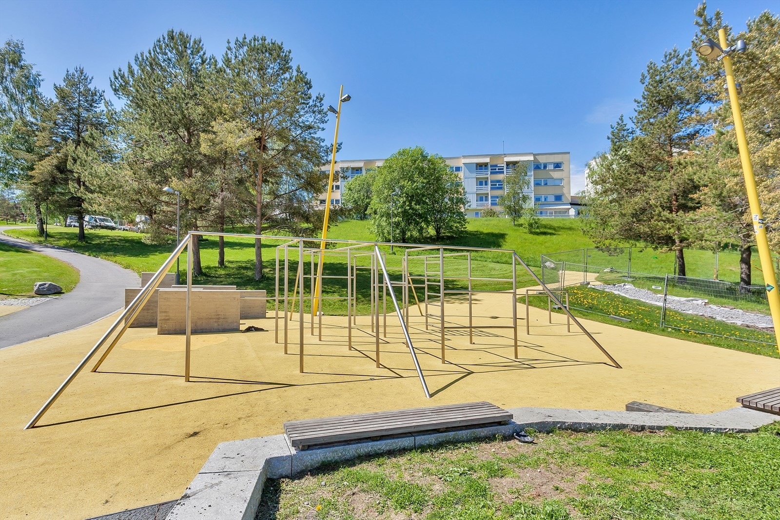 Nærliggende park og aktivitetsområde gir gode muligheter for fritidsaktiviteter og rekreasjon. Galleribilde
