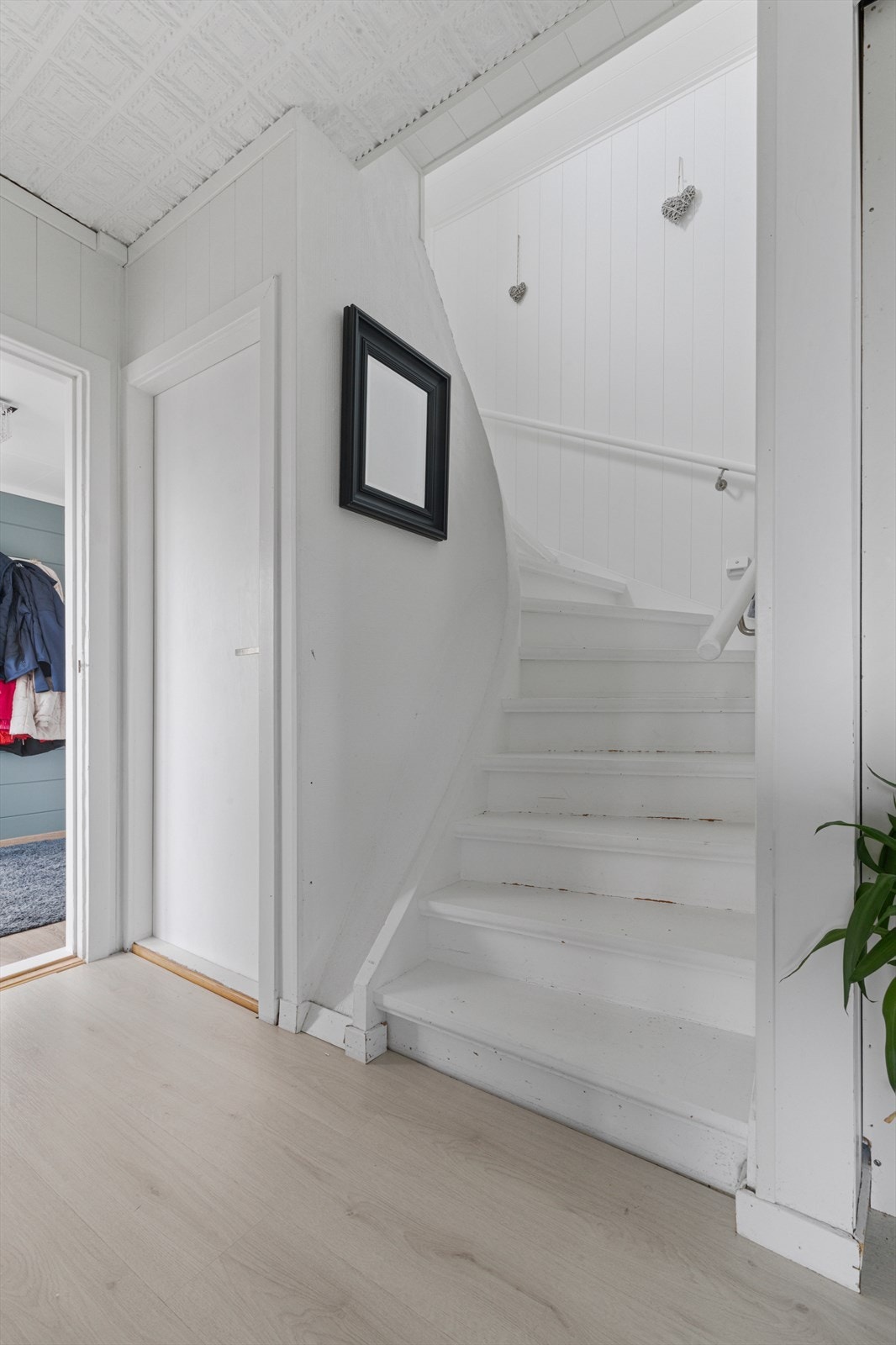 Malt trapp opp til loft Galleribilde