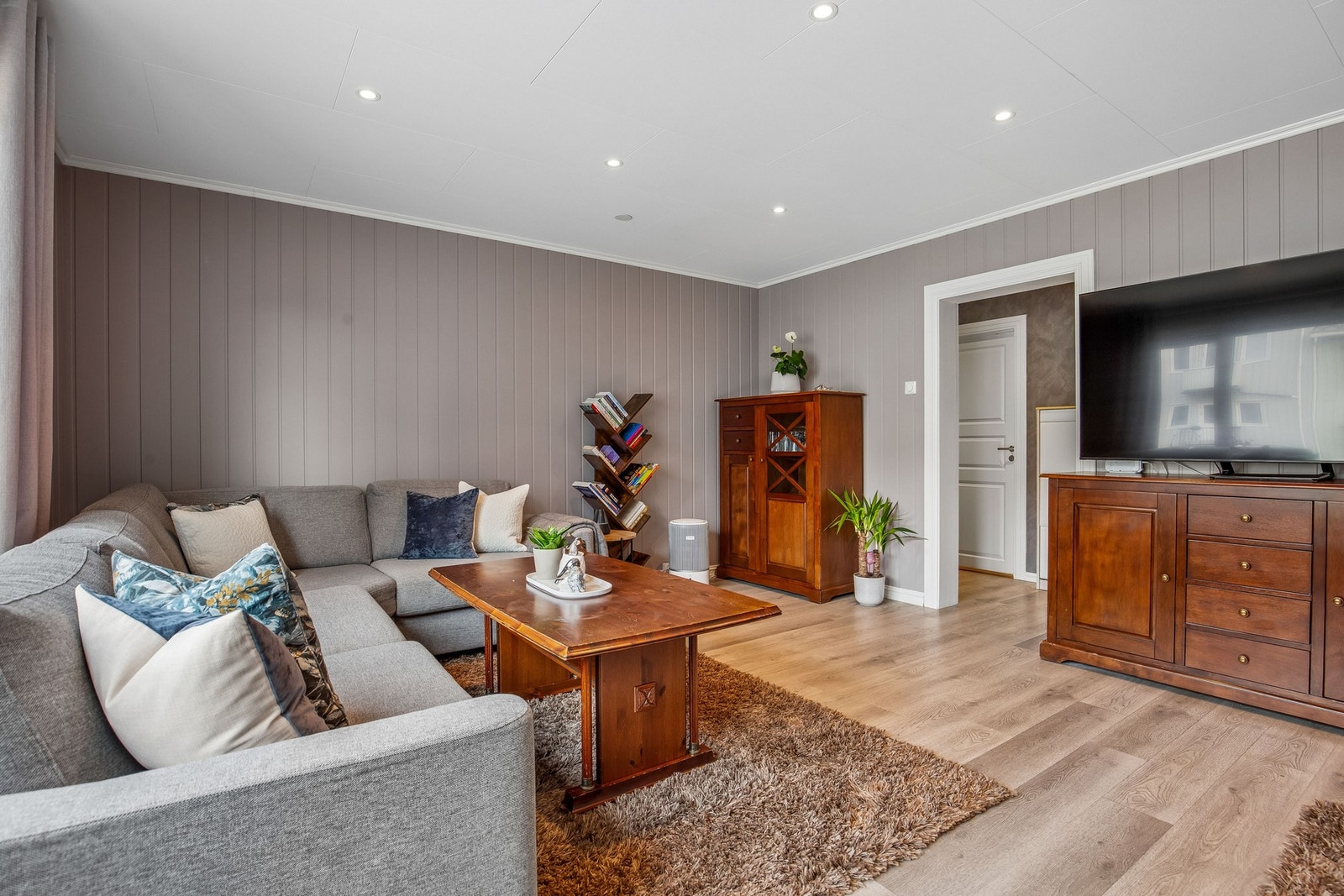 Ali Khoshnau ved EiendomsMegler 1 har gleden av å presentere Langveien 4 B! Galleribilde