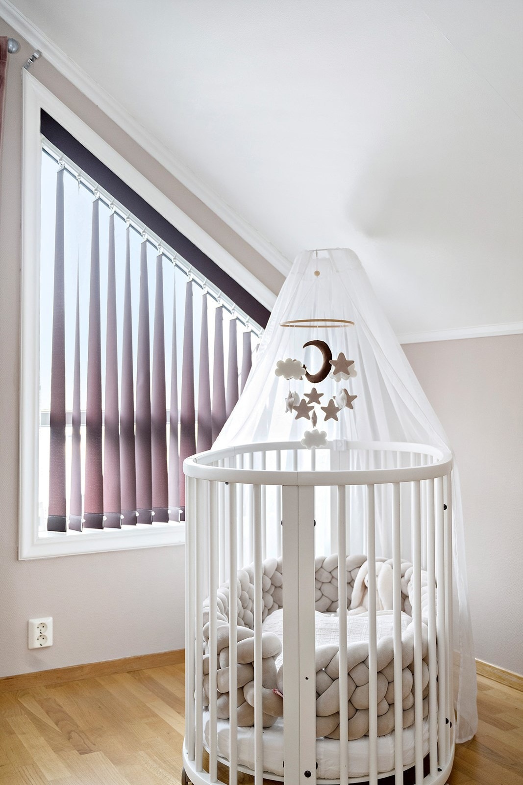 Solskjerming i vinduene følger boligen ved salg. Galleribilde