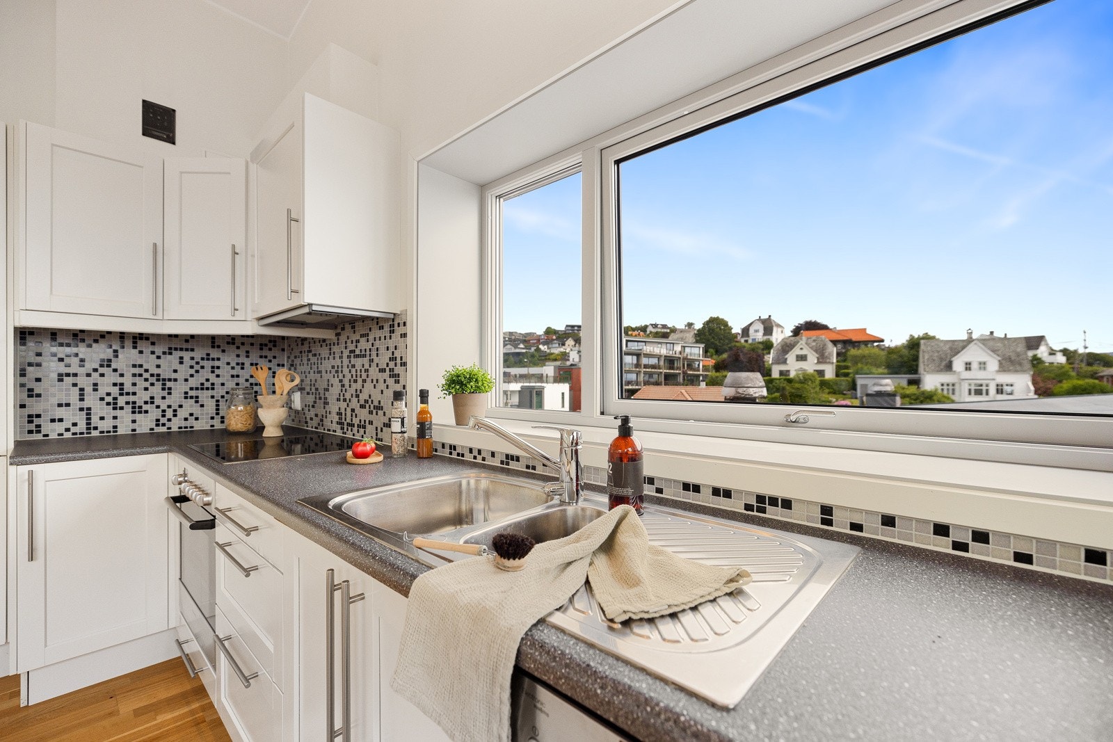 Godt med arbeidsplass, så her kan man være kreativ. Galleribilde