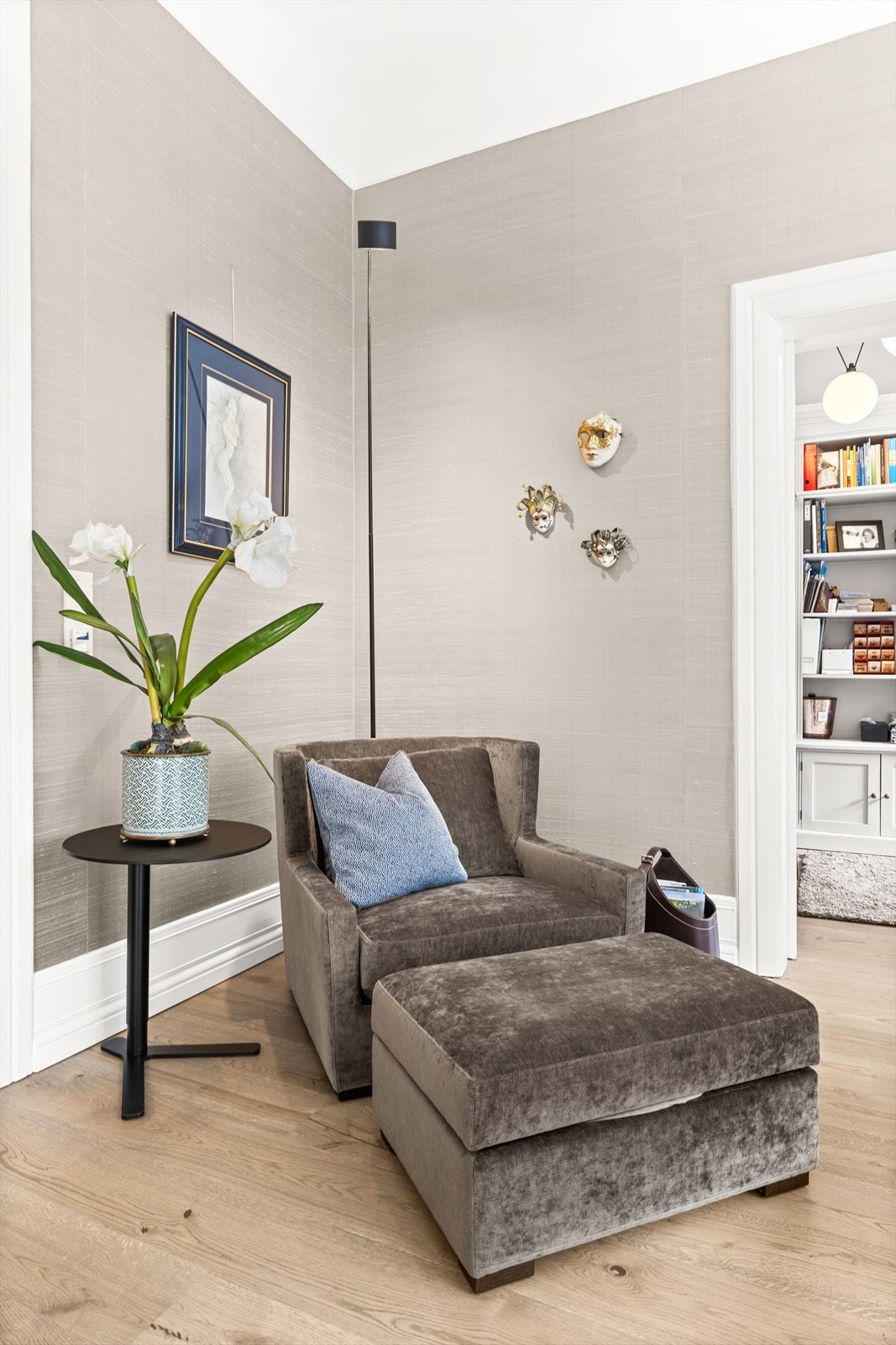 Silketapet, klassisk parkett og håndverksmessig presisjon i alle detaljer - diskret luksus i sitt mest elegante uttrykk. Galleribilde