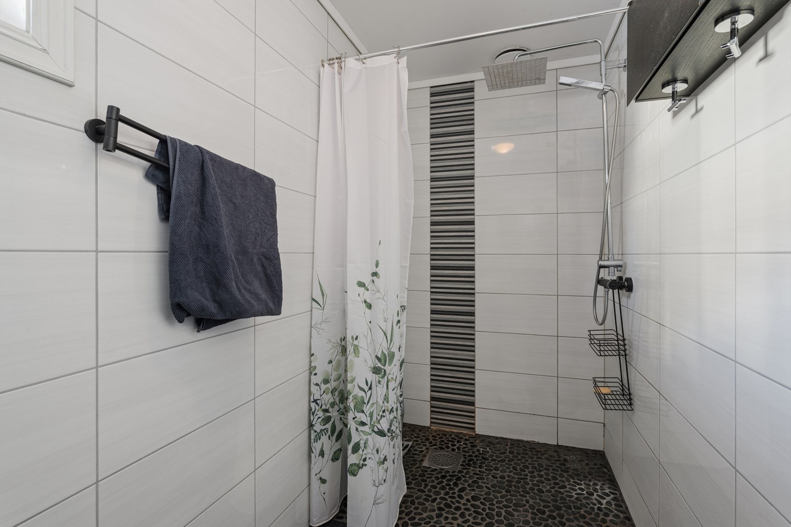 Romslig dusj Galleribilde