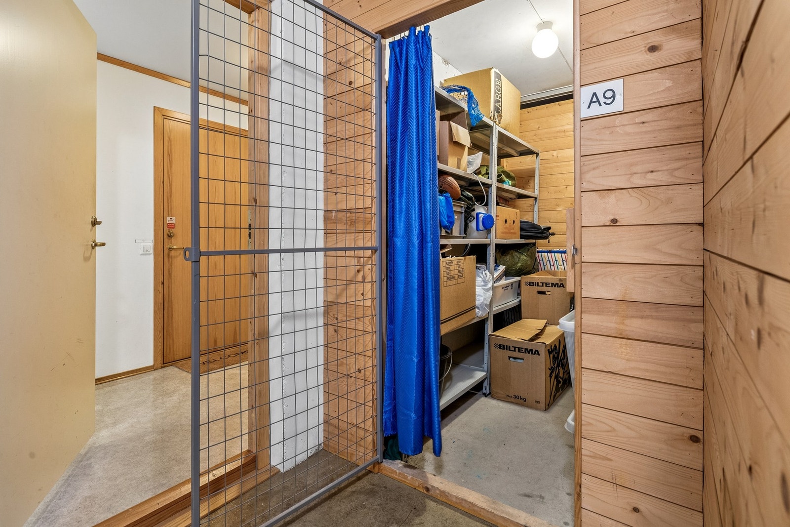 Praktisk bod i 1. etg. for ekstra oppbevaring. Galleribilde