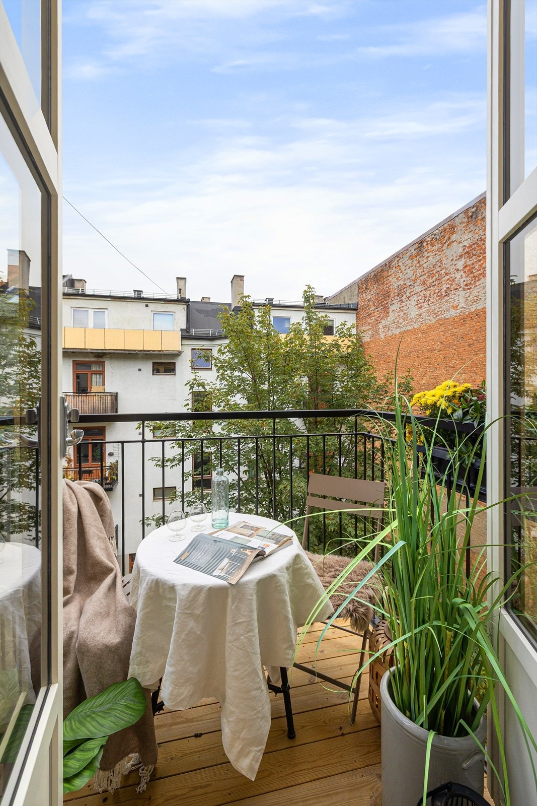 2-fløyet balkongdør med store vindusflater gir rikelig med naturlig lysinnslipp på soverom. Galleribilde