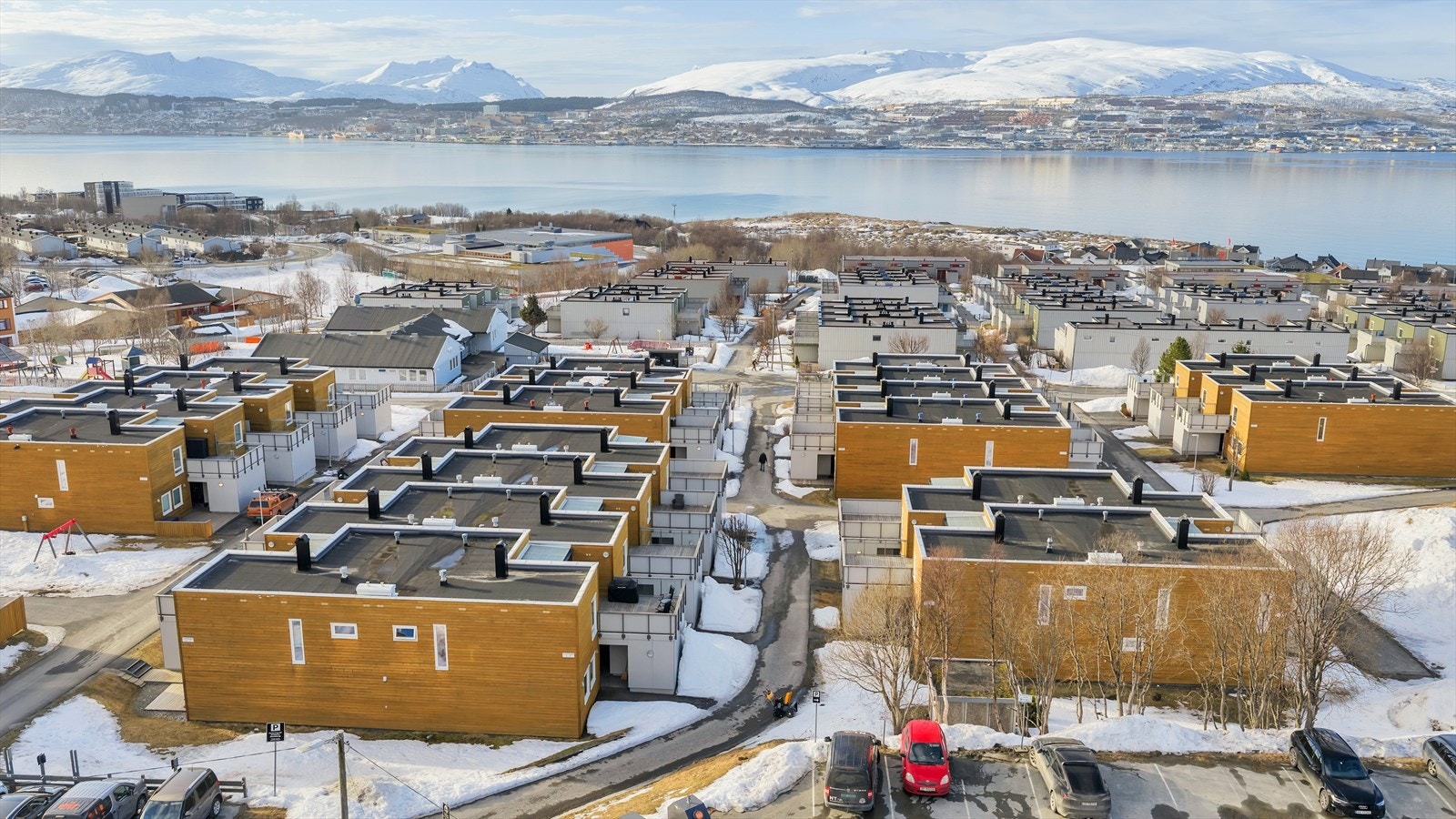 Borettslaget gjennomgikk en stor renovering i 2020-2021. Dette gjaldt bla. utskiftning av tak, ekstra isolasjon, vinduer, ytterdør, kledning og balkong. Galleribilde