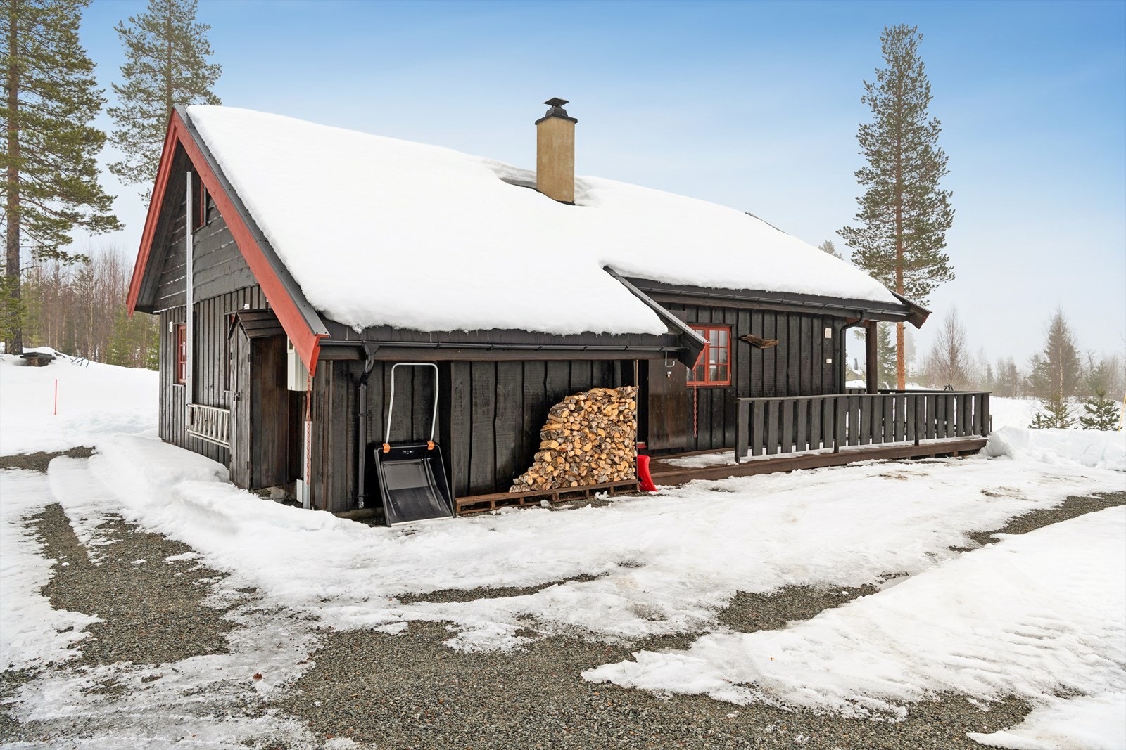 Her bor du med kort avstand til Mattisstua med flere aktivitetsmuligheter, skiløyper og alpinanlegget.
Velkommen til visning! Galleribilde