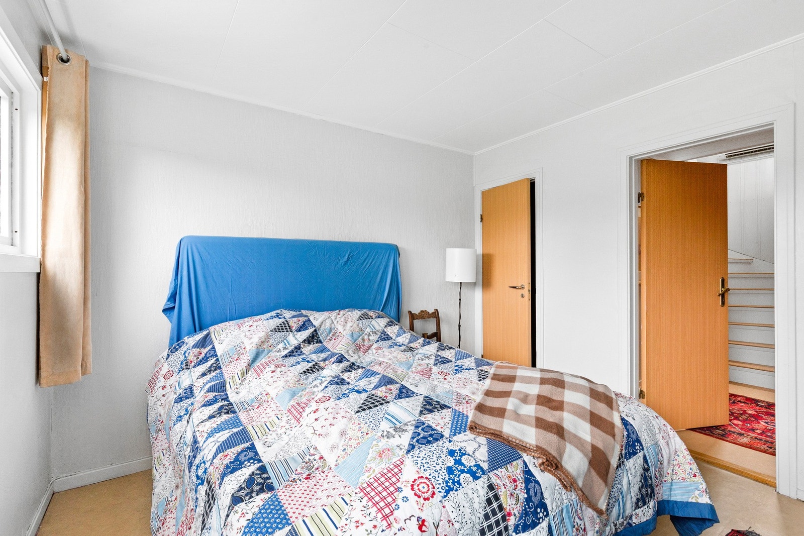 Hovedsoverommet er av god størrelse og måler hele 11 kvadratmeter samt har direkte tilgang til egen bod på 4 kvadratmeter. Galleribilde