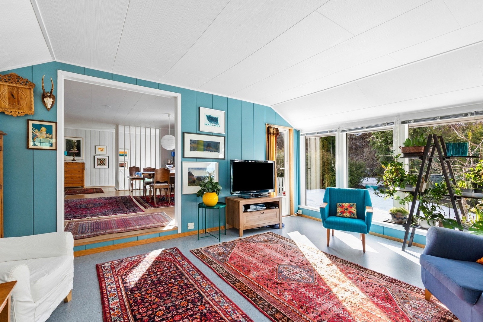 Fra stue- og spisestuen er det adkomst til en ekstra stue på 21 kvm, som gir gode og fleksible bruksmuligheter. Galleribilde