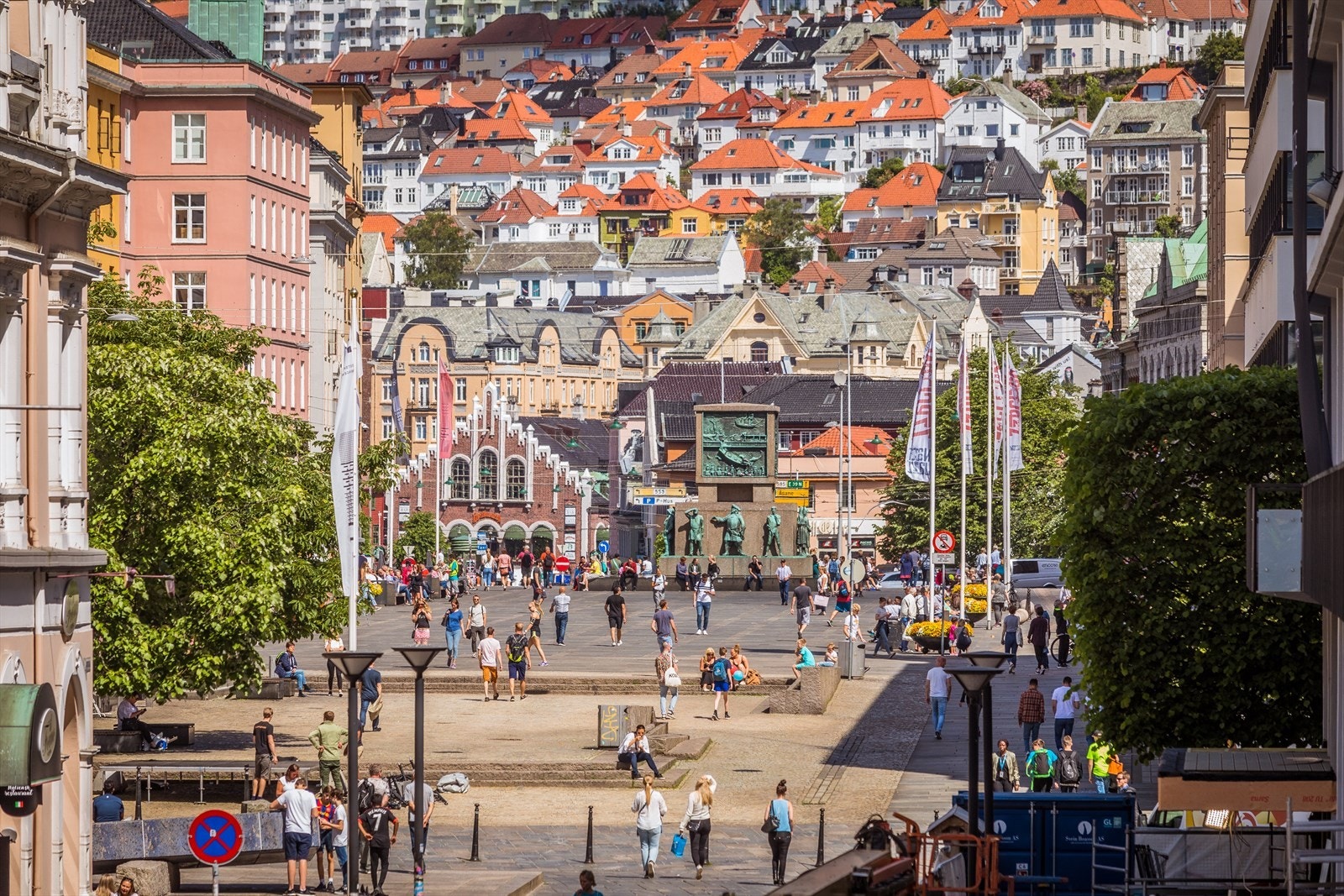 Nærhet til livlige byområder med butikker og serveringssteder. Galleribilde