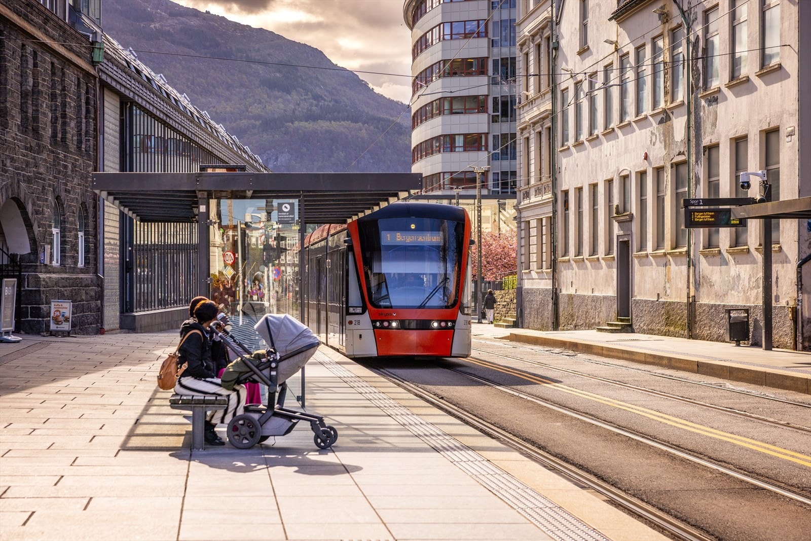 God tilgang til offentlig transport med moderne fasiliteter. Galleribilde