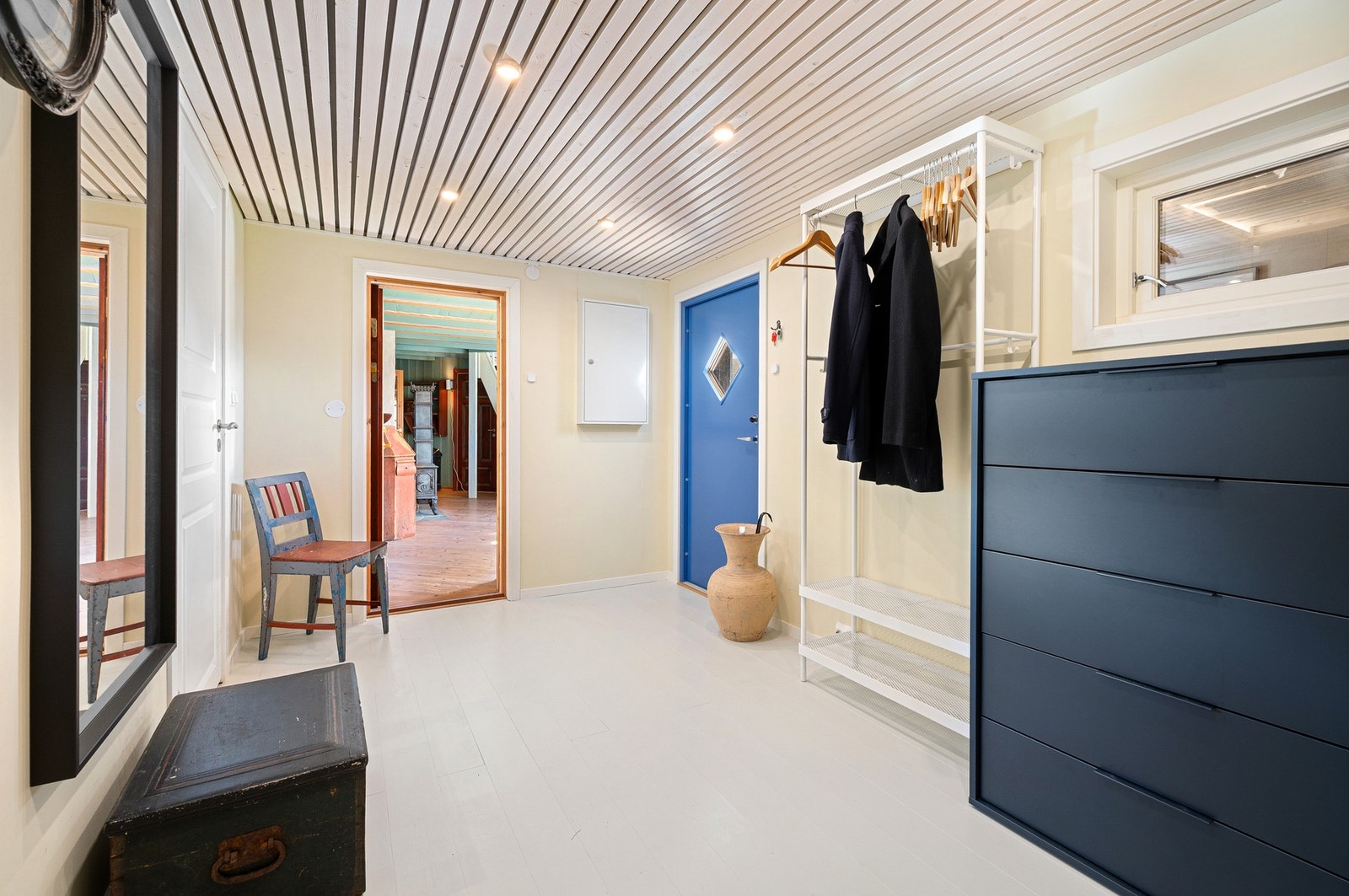 Romslig hall og entré på 9,5 kvadratmeter. Galleribilde