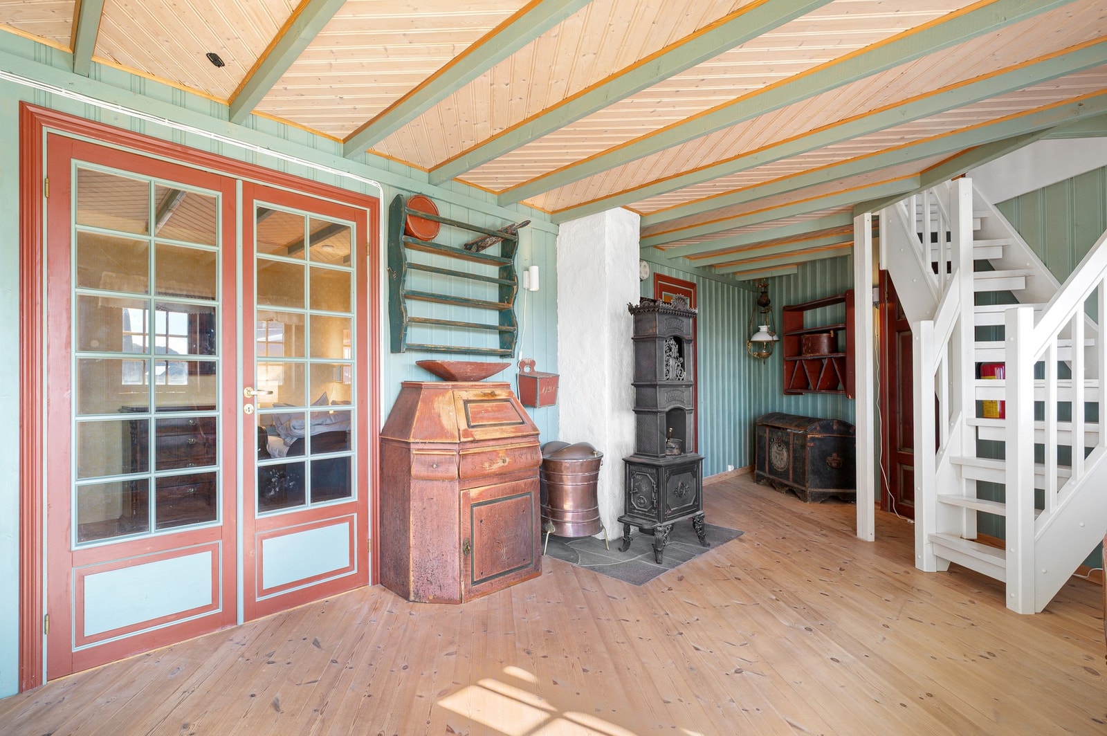 Også her er det vedovn, som bidrar med god varme og en hyggelig atmosfære. Galleribilde