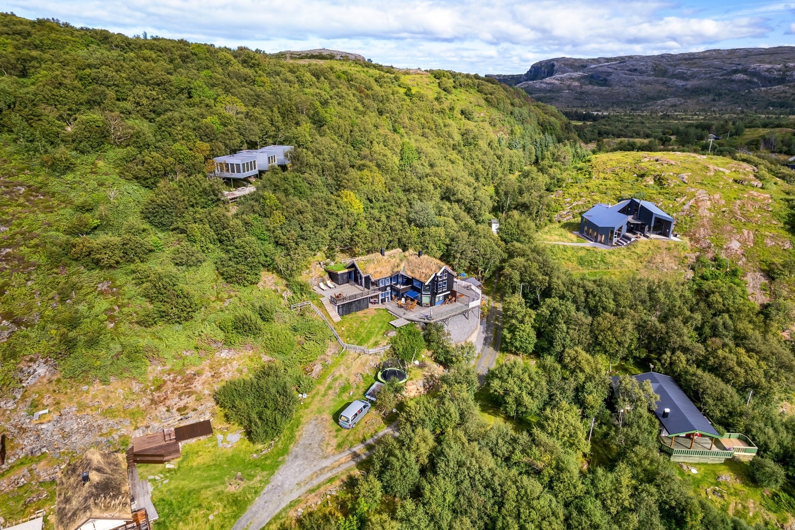 Her får du en sjelden mulighet, til å sikre deg en attraktiv fritidsbolig, med ekstraordinær beliggenhet på Stokkøya. Galleribilde