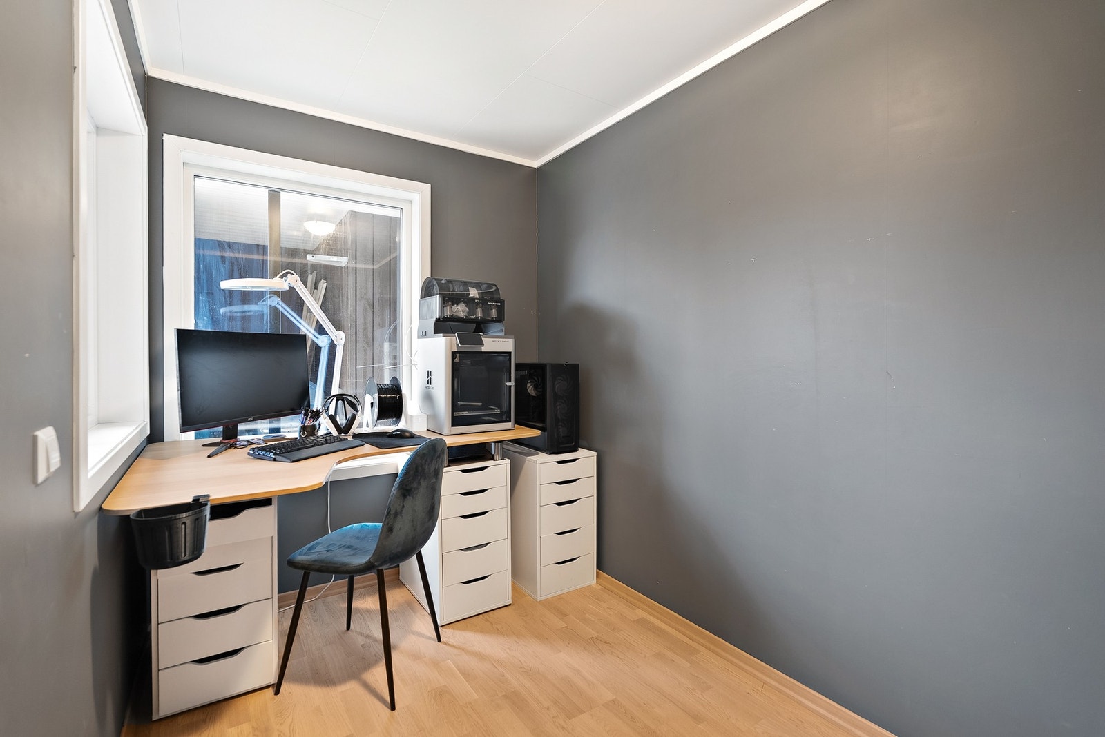 Soverom 2 brukes som kontor og gjestesoverom idag. Galleribilde