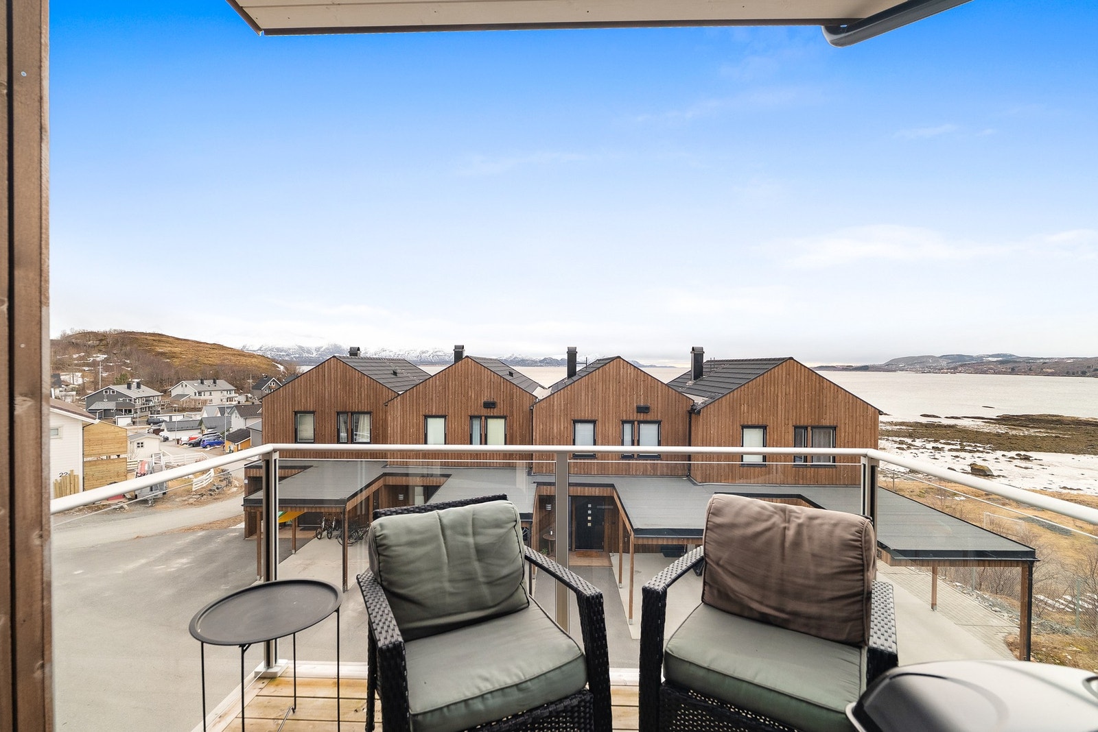 Plass til utemøbler og grill på balkongen. Galleribilde